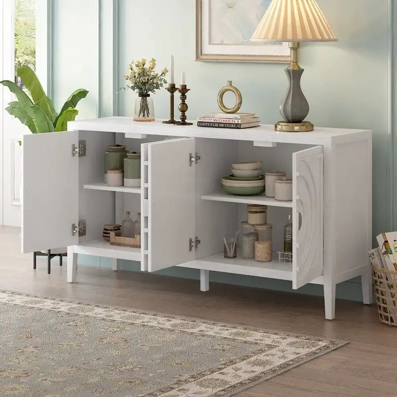Buffet bas avec poignée de porte en métal
